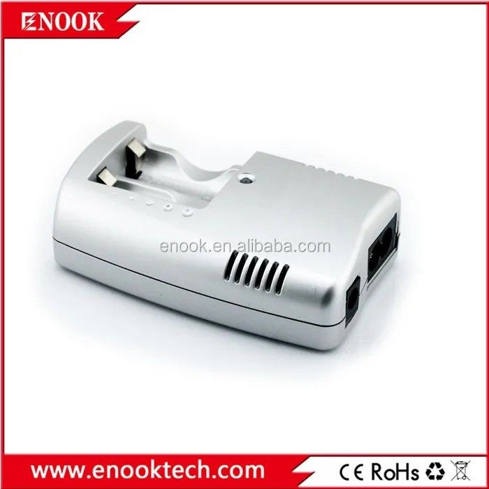 Plástico 18650 Smart Li Ion Cargador de batería Altavoces con energía Color plateado