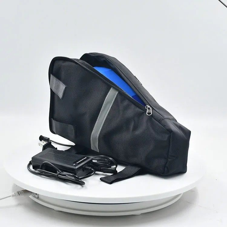 Batería de bicicletas triangulares de 72 V personalizable 3000W 3500W 72V 20Ah Batería de bicicletas eléctricas con 18650 células